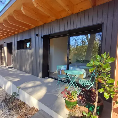 Refuge Sous Les Pins Feriehus *